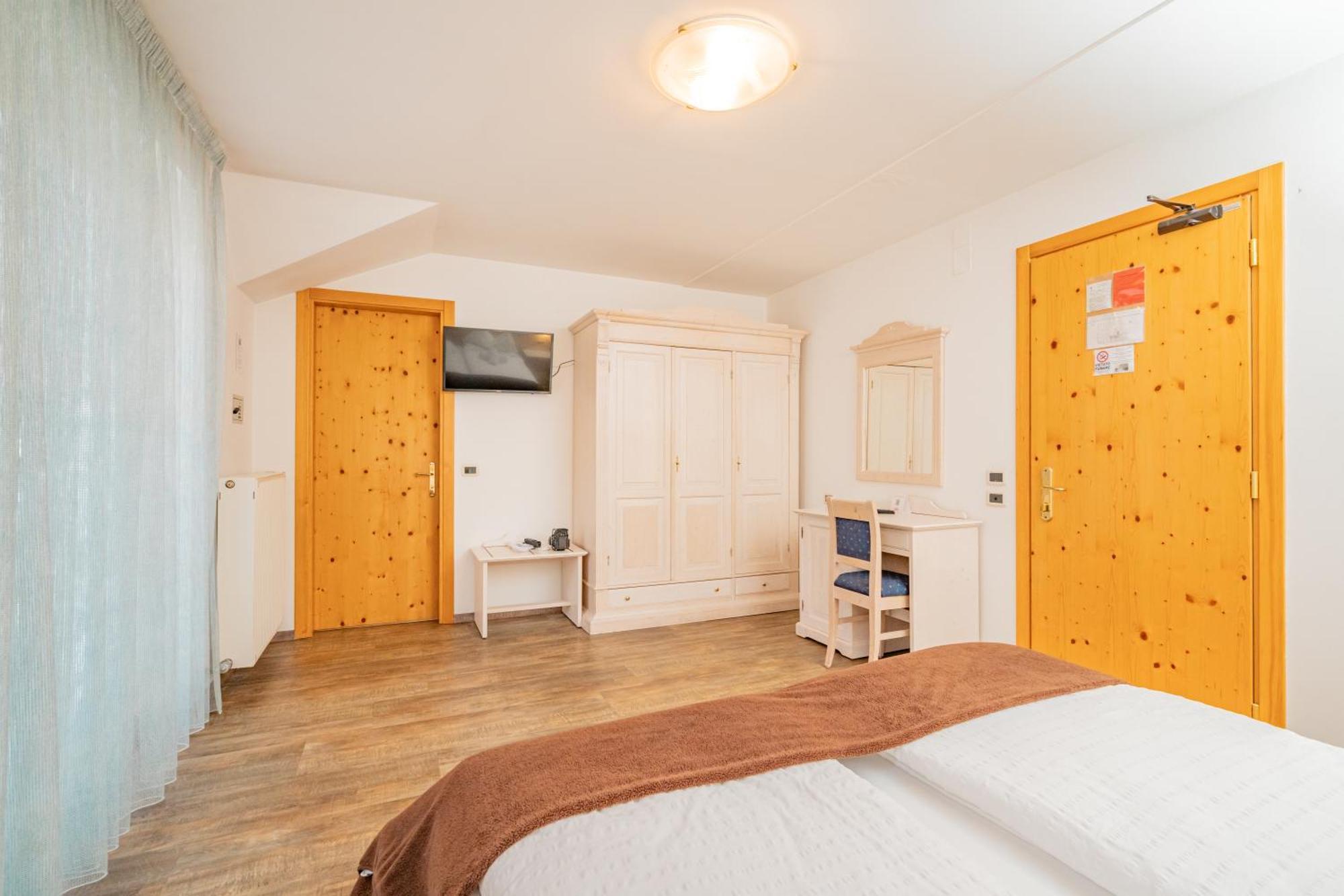 Hotel Europa Molveno Esterno foto